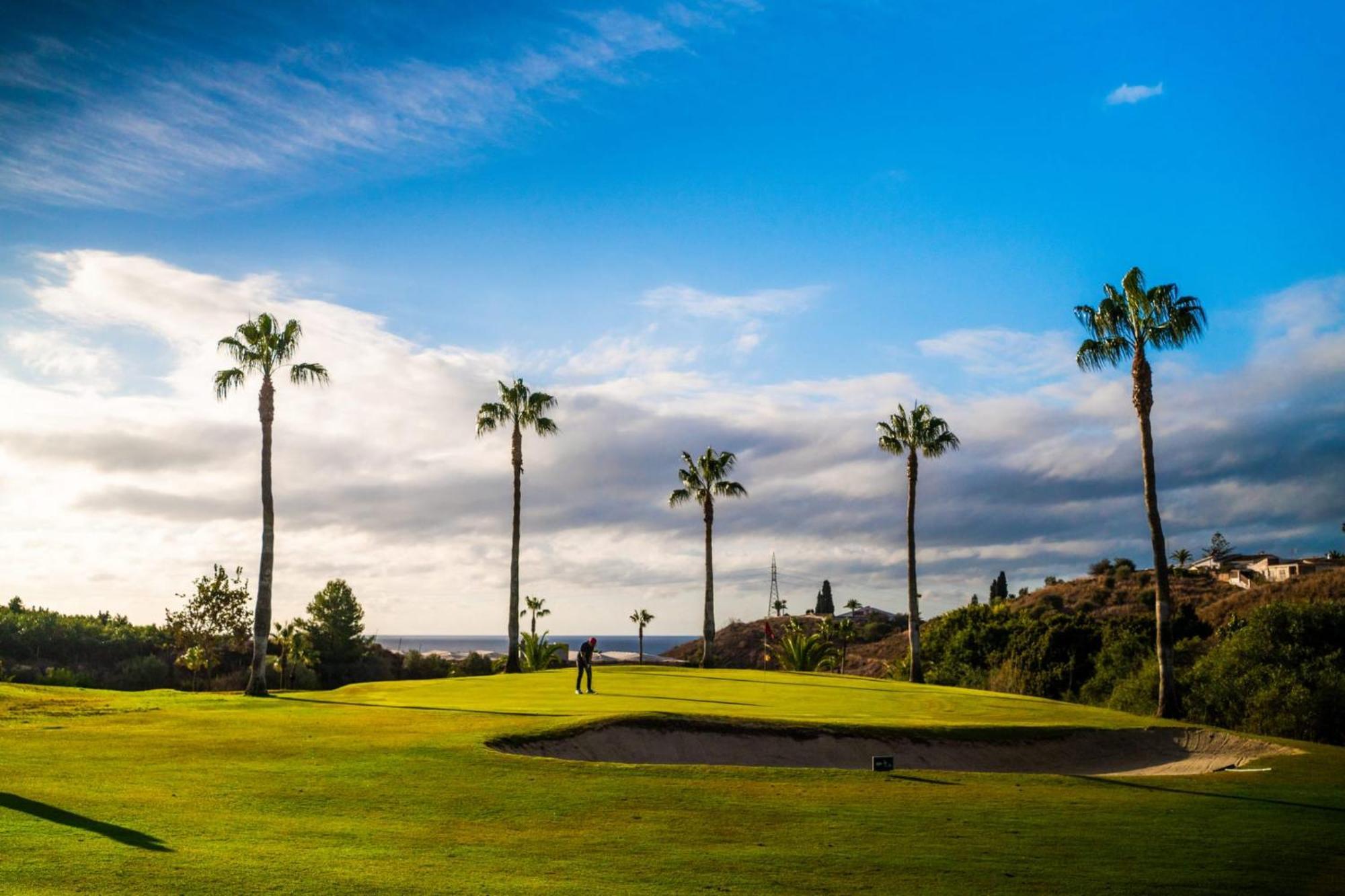 Golf En Baviera Con Vistas Al Mar Apartment Caleta De Velez Exterior photo